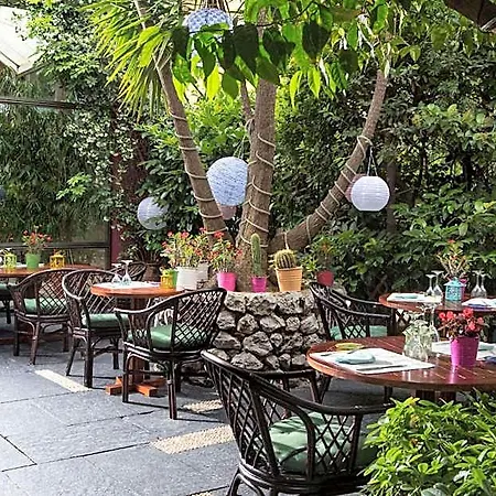 Dionysos 酒店
